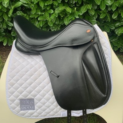 Kent & Masters 17.5” S-Series Dressage - Surface Block (S3037)